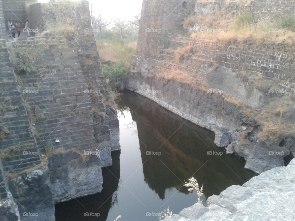 daulatabad fort diversion by water to avoid enemy to enter fort