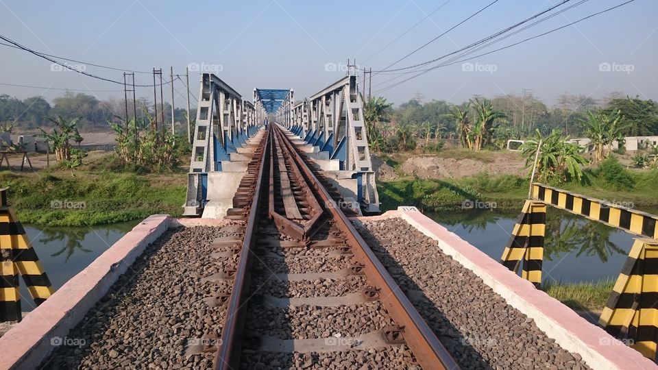 train brigde in tne morning