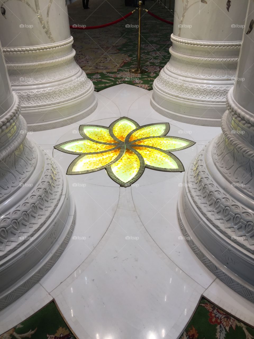 Sheikh Zayed Grand Mosque in Abu Dhabi,  inlaid flower between pillars