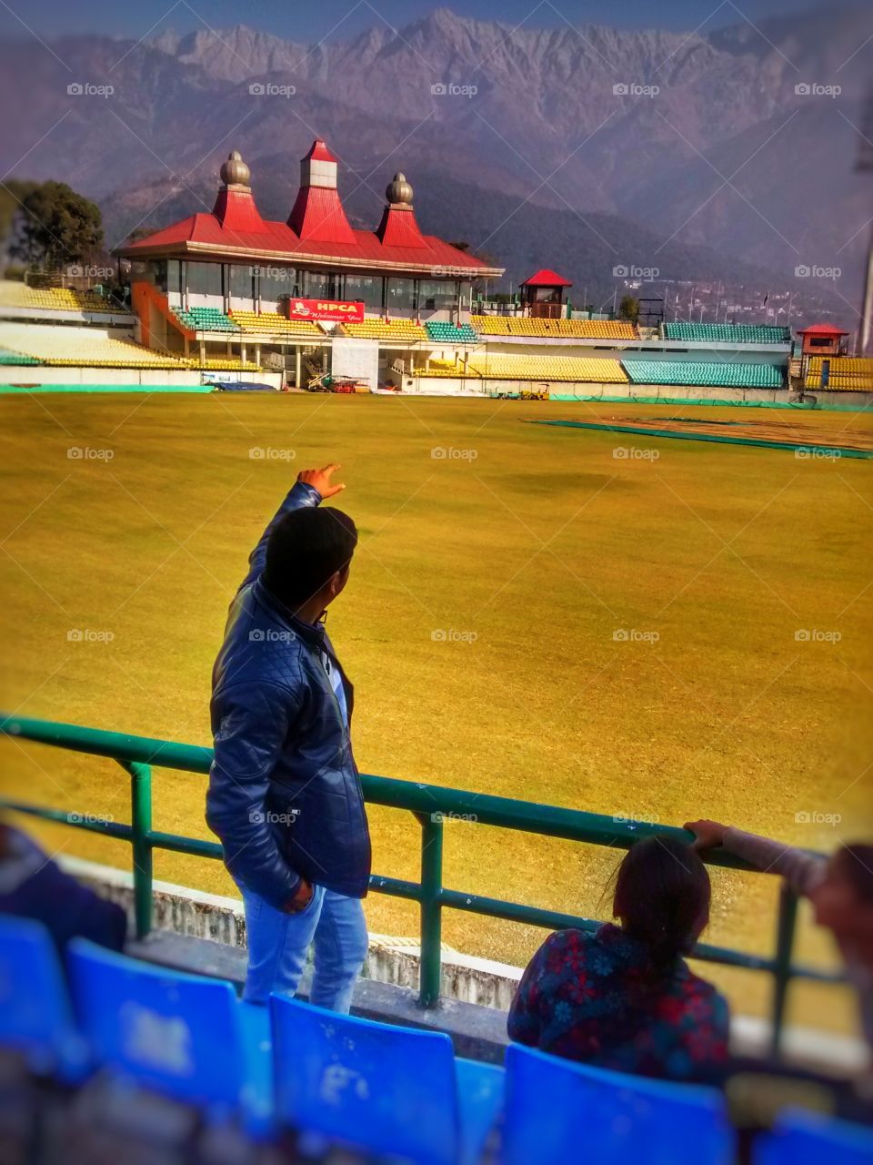 MOST FAMOUS BEAUTIFUL CRICKET STADIUM MECLODGANG DHARASHLA HIMACHAL PRADESH JUST BEFORE MATCH START.