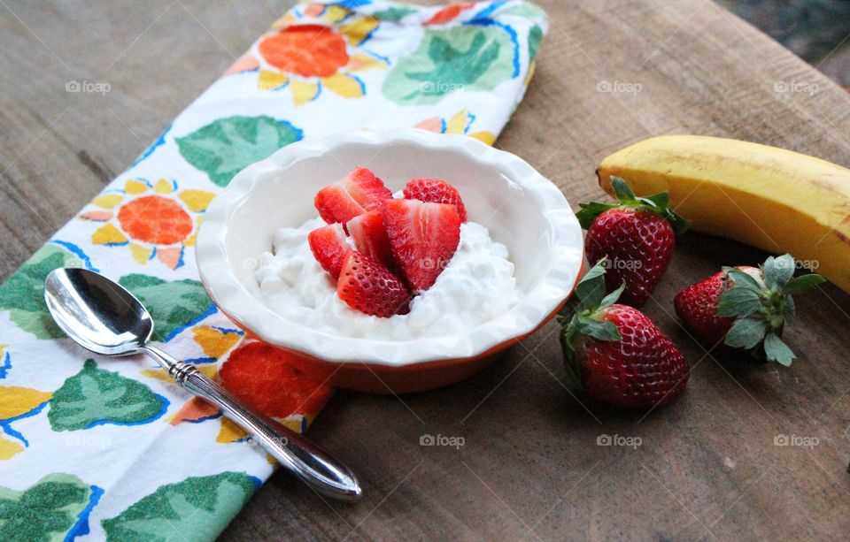 Fruit and cottage cheese 