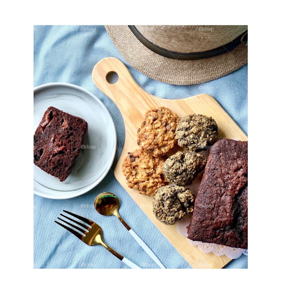Chocolate loaf cake with berries and assorted oatmeal cookies 