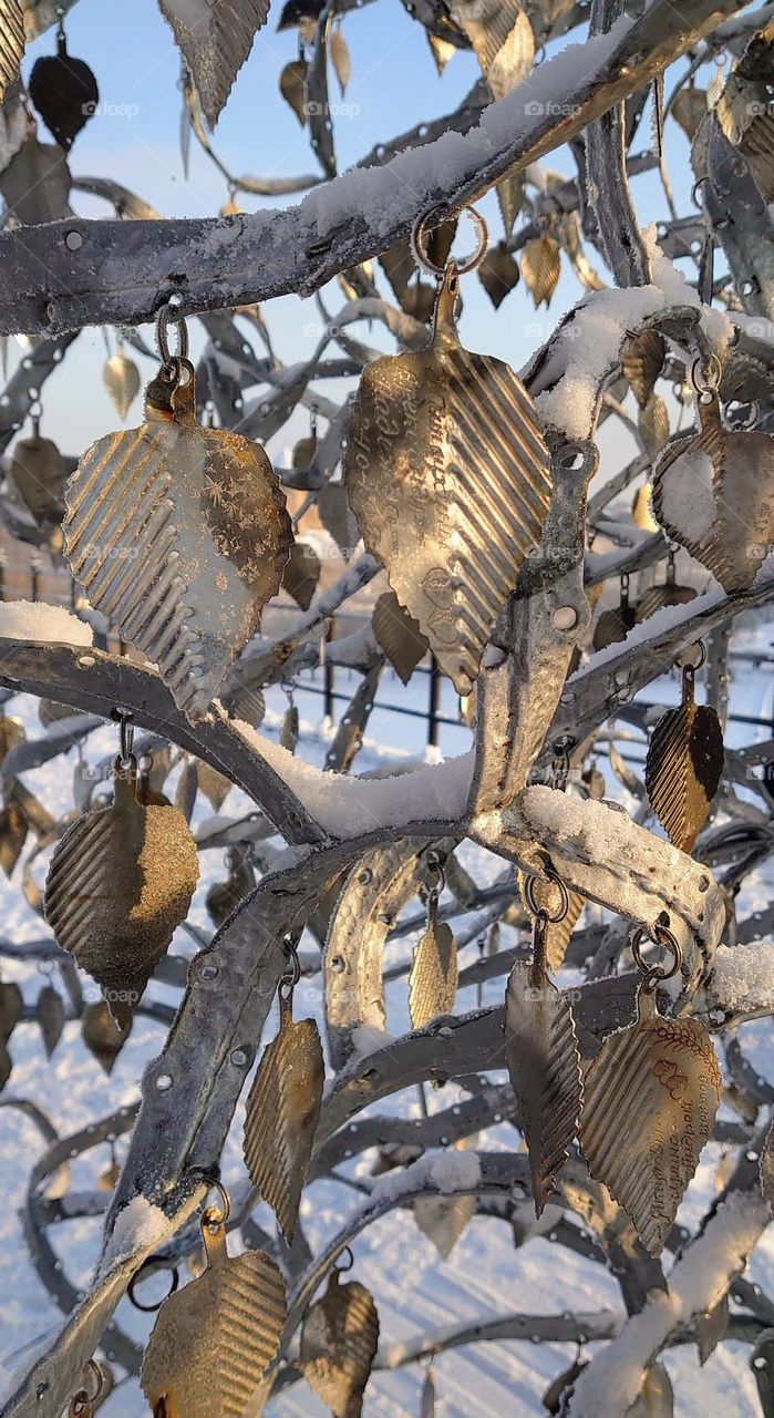 Metal tree of love💕 Leaves and branches of a metal tree💕 Modern Art💕 Winter ❄️