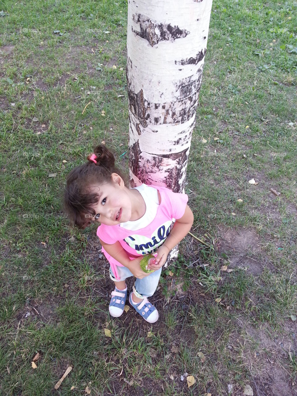 девочка с берёзкой