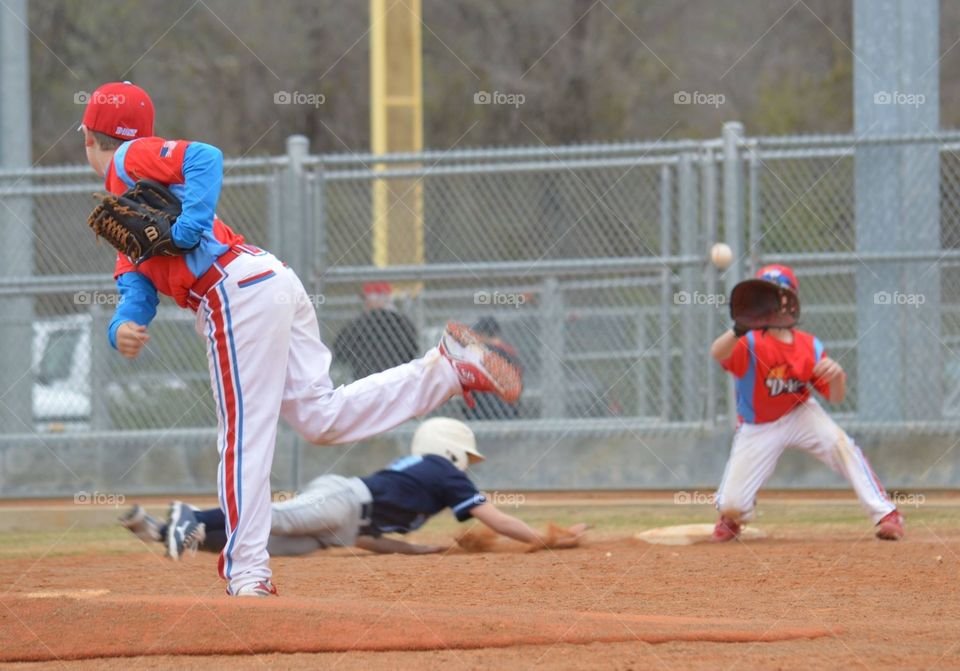 Pick off to 1st base. 11U baseball in Texas. Pick off move to 1st base.