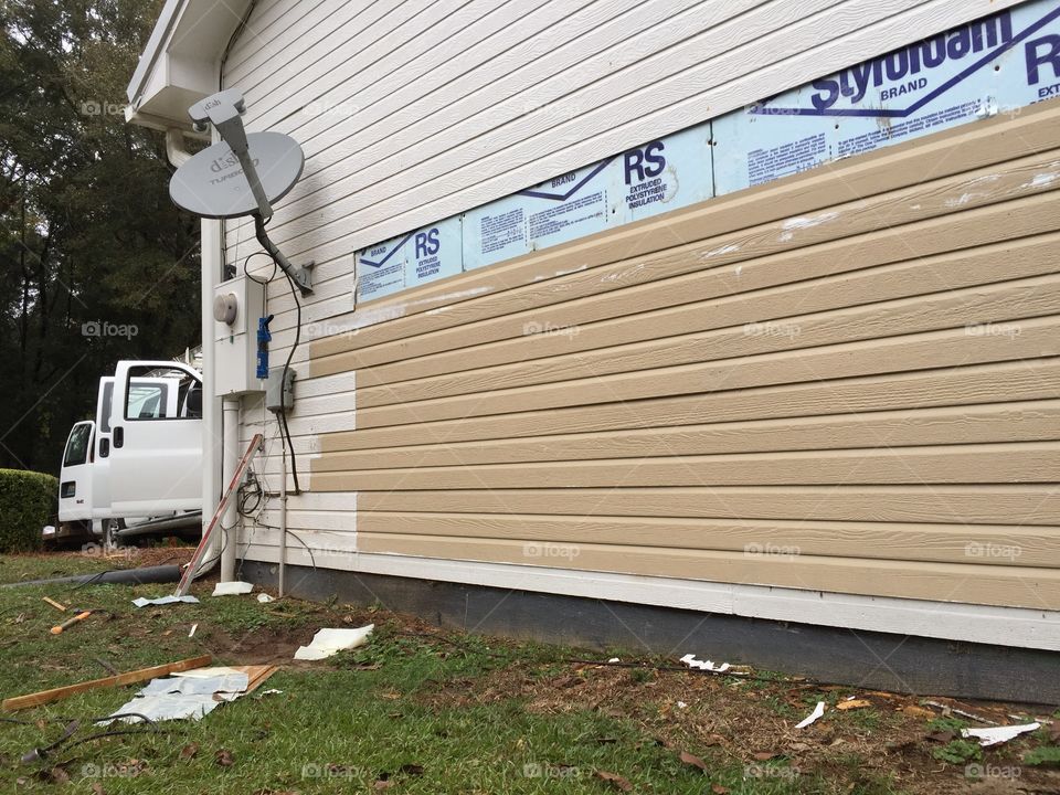 Replacing siding on a house 