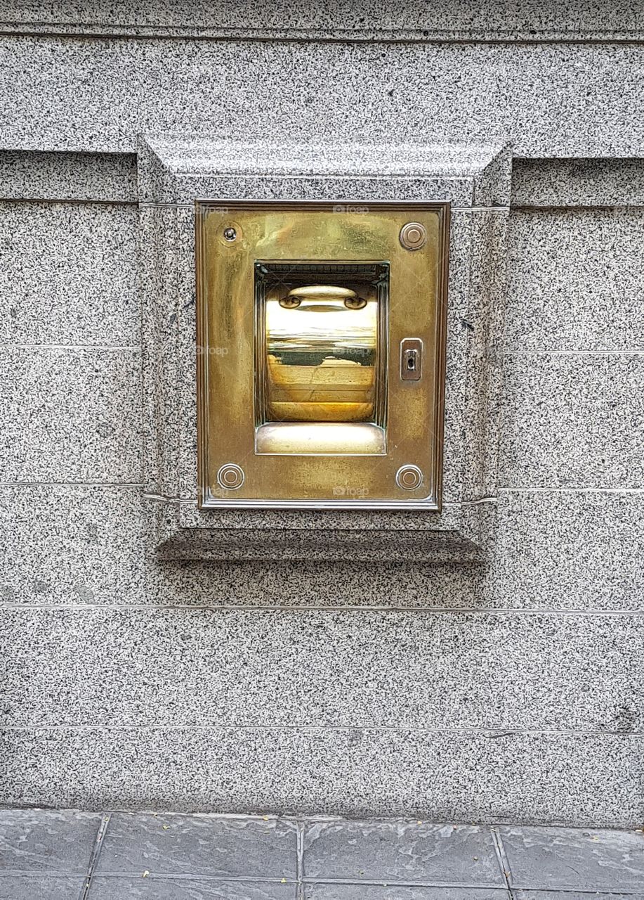 Bank deposit door