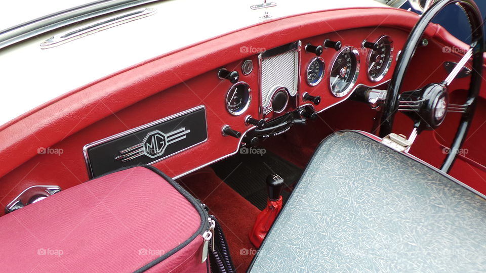 red mg dashboard