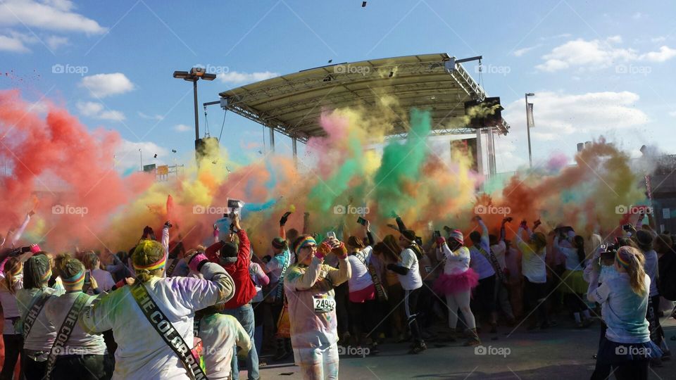 color run. powder colors erupt at festival