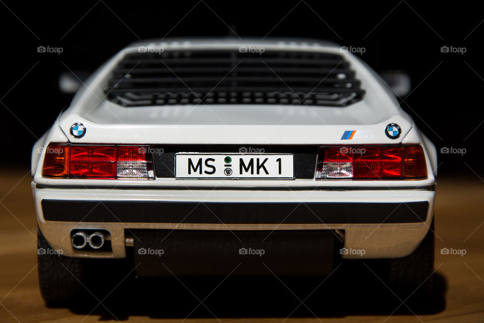BMW M1 white scale model 1:18