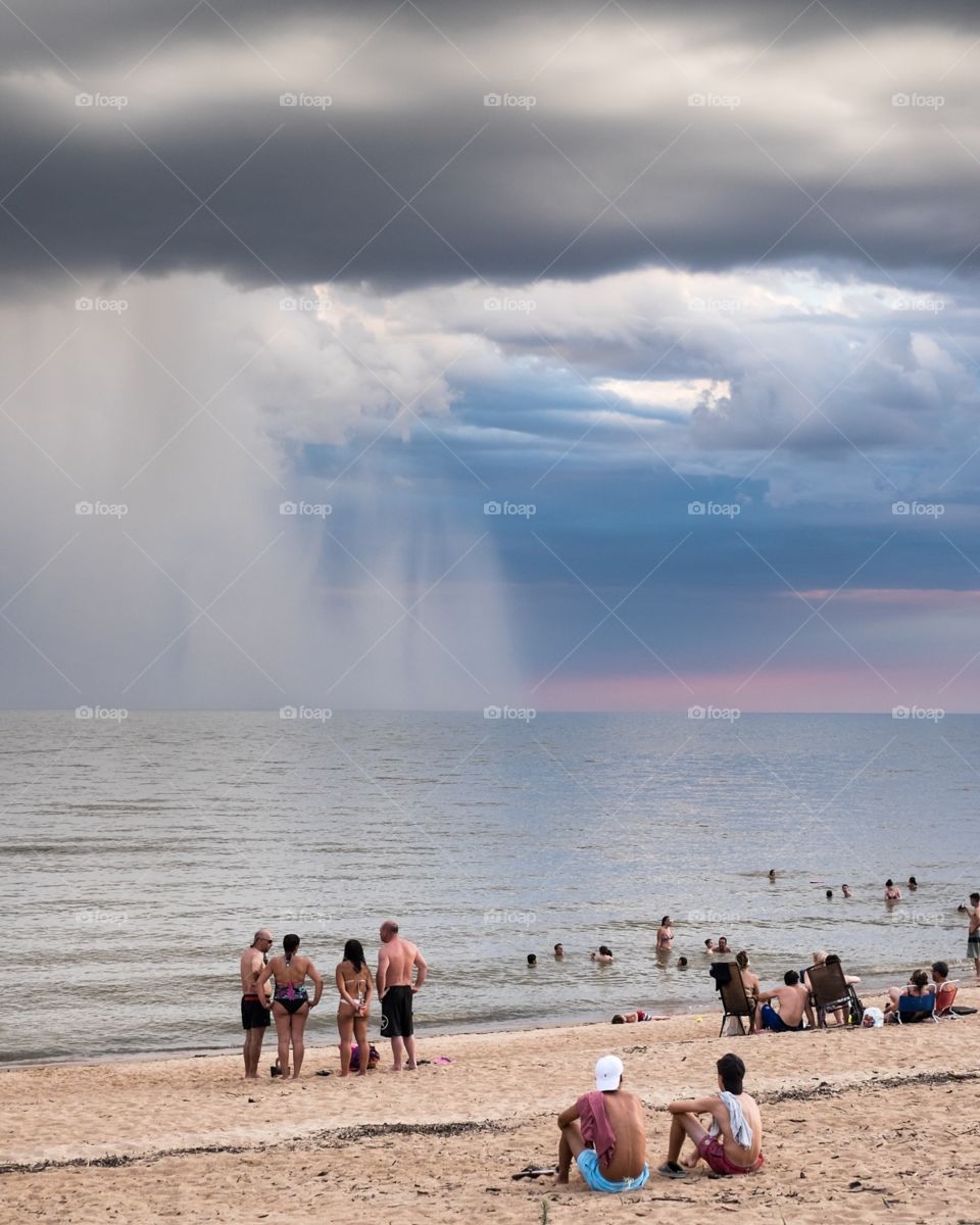 "Watching the rain come"

People watching the rain come at Charrua beach, on the first afternoon of the new year, Juan Lacaze, Uruguay.

http://www.picardo.photography/Portfolio/Street-photography/i-hz2njf7/A