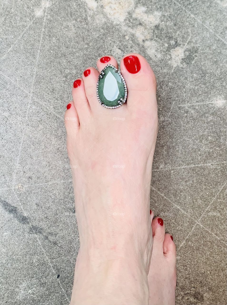 Green tourmaline toe ring