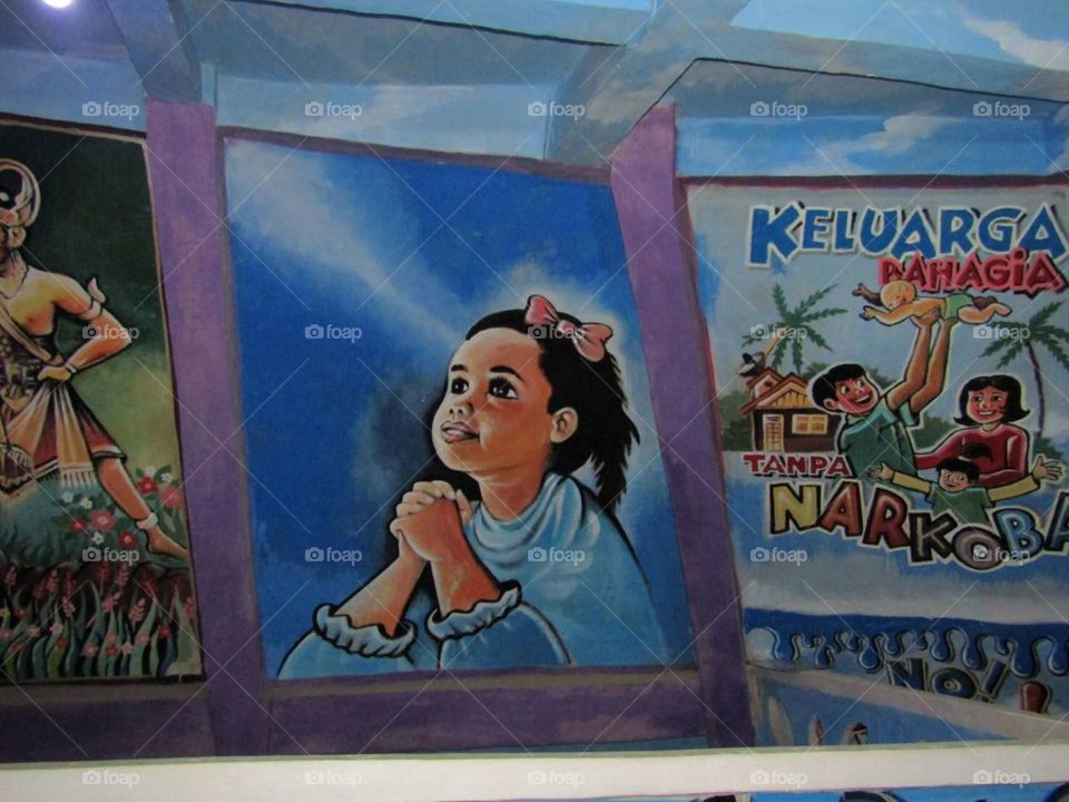 lukisan anak perempuan yang sedang berdo'a