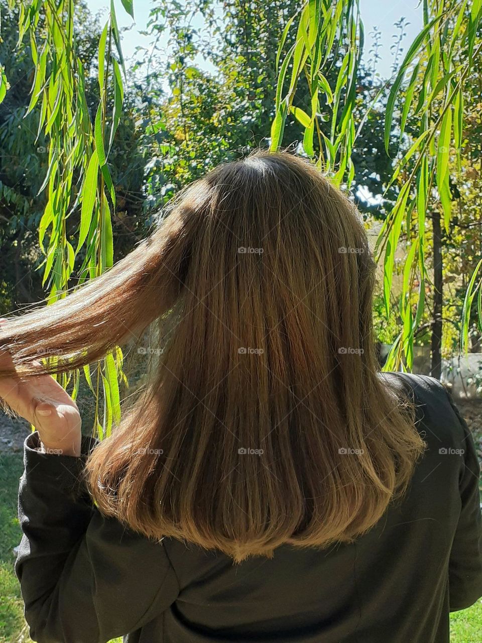 cabello de mujer y naturaleza