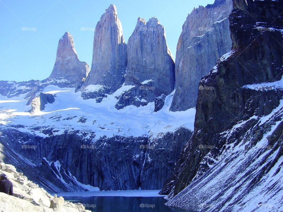 The Torres del Paine National Park is one of the largest and most important national parks in Chile, and a protected wilderness area. In 2006, it occupied an area of 242 242 ha, approximately. It is the third with the most visits, of which about 75% corresponds to foreign tourists, especially Europeans. It is located 112 km north of Puerto Natales and 312 of the city of Punta Arenas.