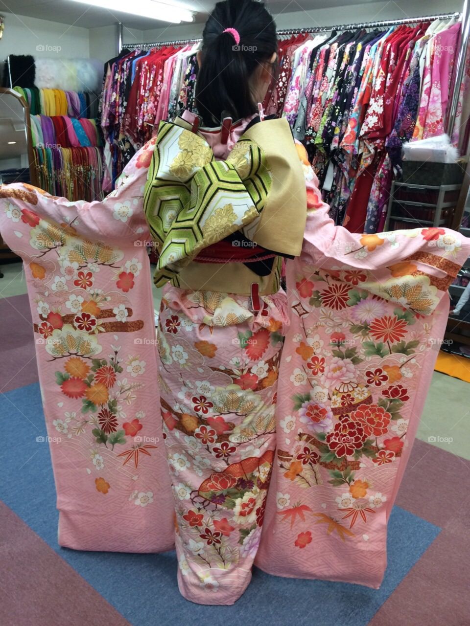 japanese furisode
long-sleeved kimono
日本、振袖

wafuku
和服

成人式