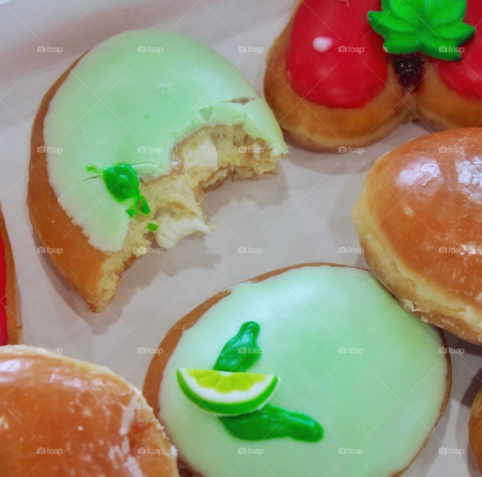 Strawberry and Key lime donuts 🍩