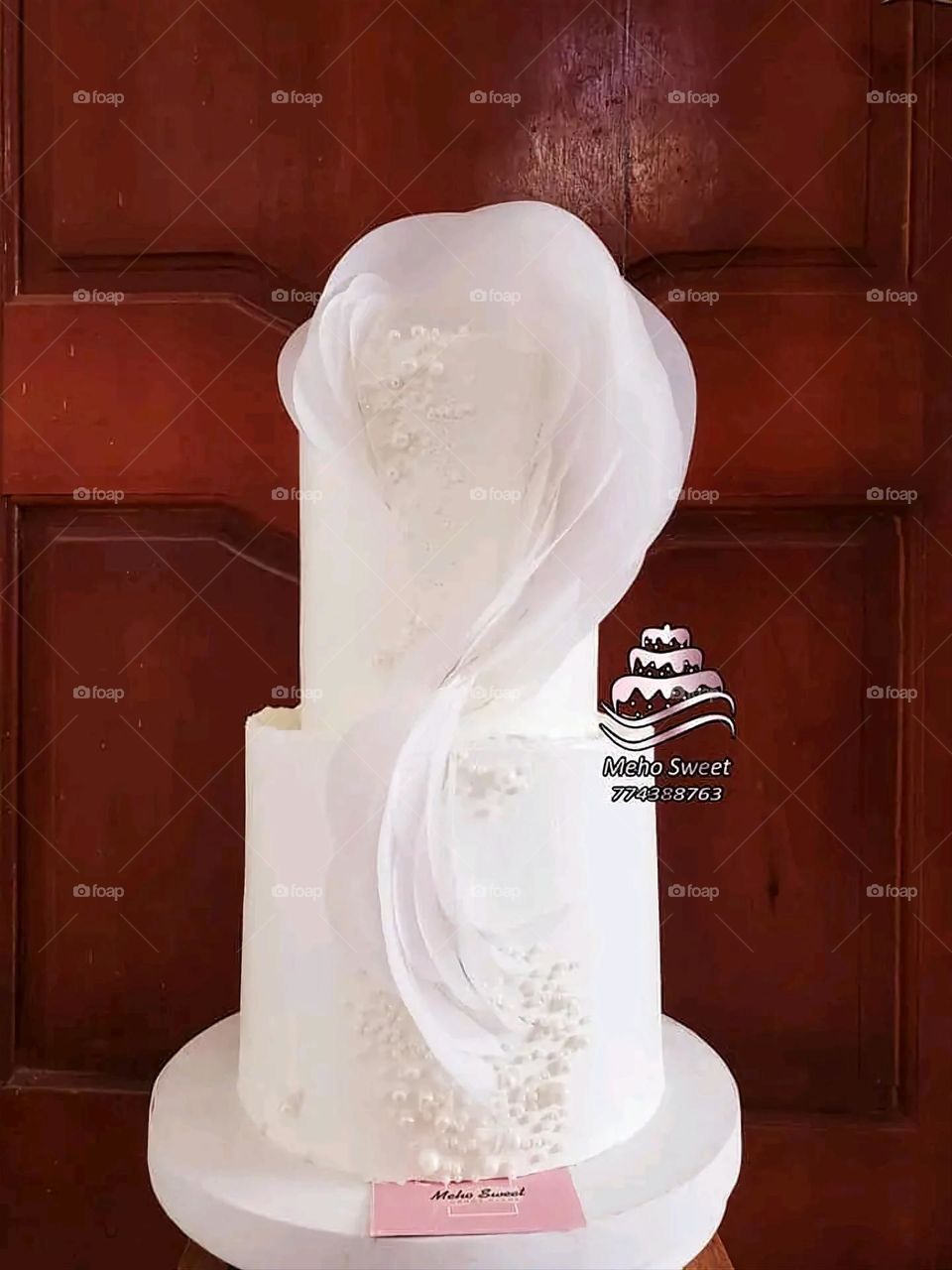 A very beautiful picture, and there is no better picture than it. There is no better picture of green herbs and colorful, red and white roses than it. Glory be to God, the natural and picturesque view, and there is no more