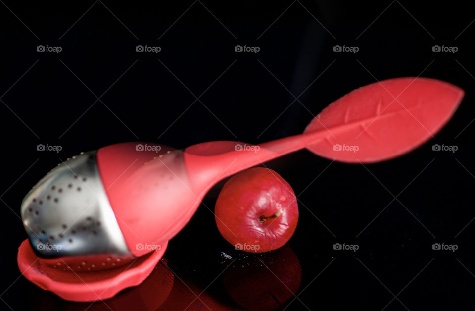 Tea infuser with plum