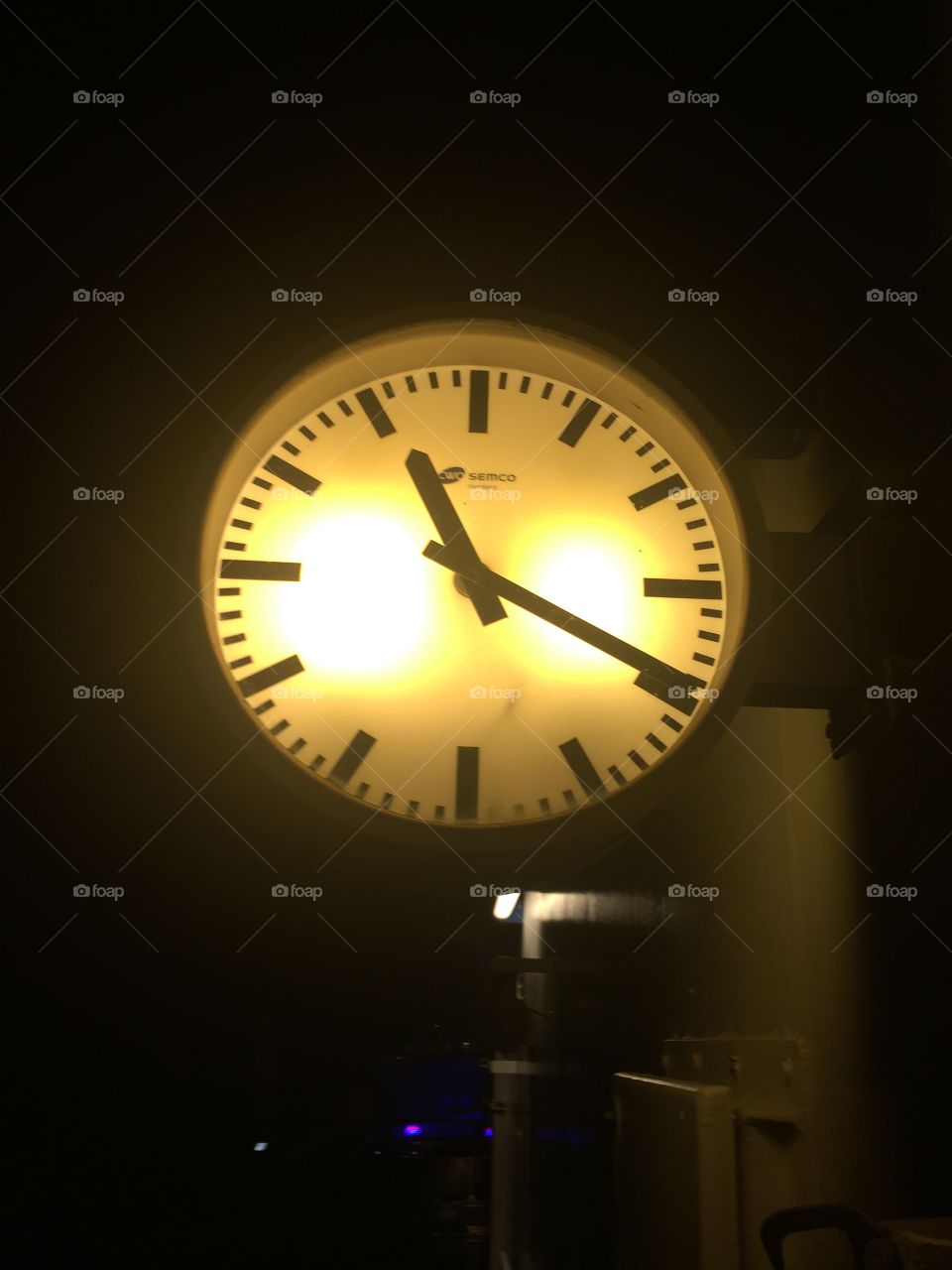 Nightlight analog clock