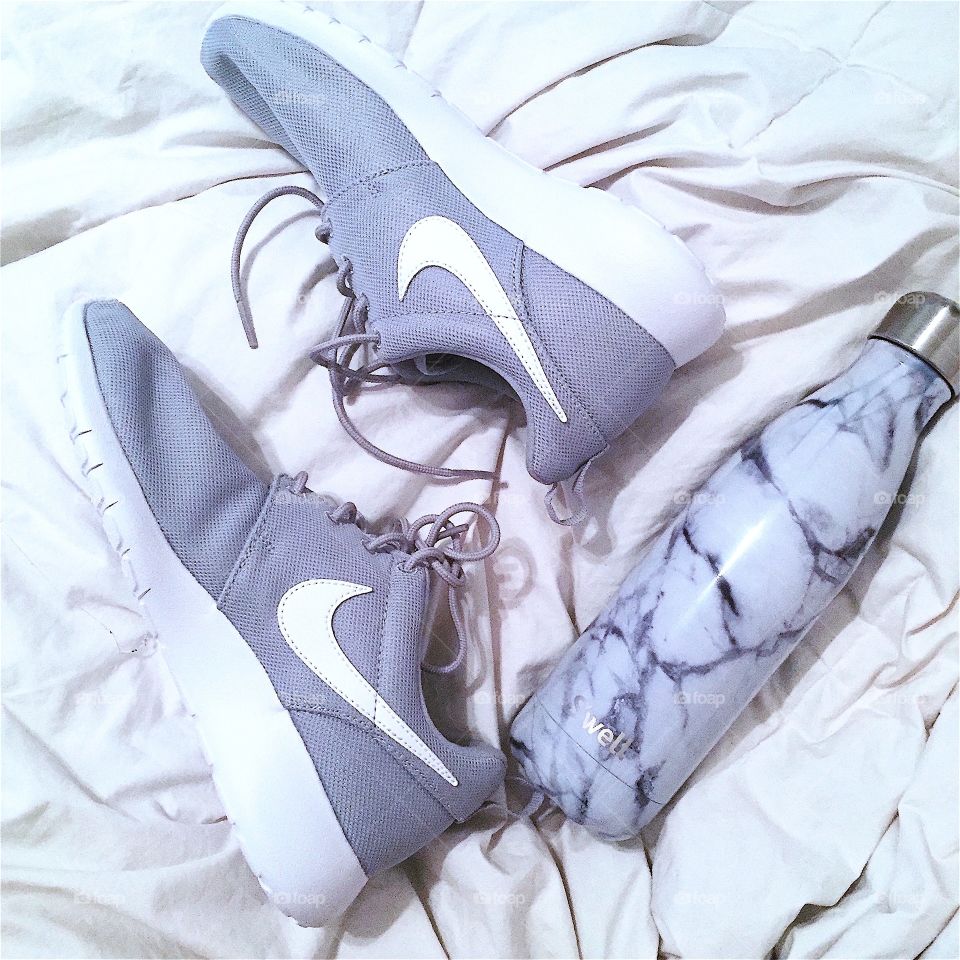 Nike • S'well • Grey and white 