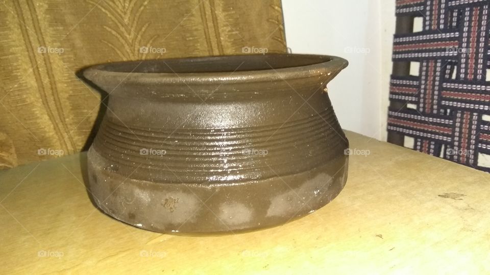 oldest pot  they use to historical olden days use this item they created by hand long lives this