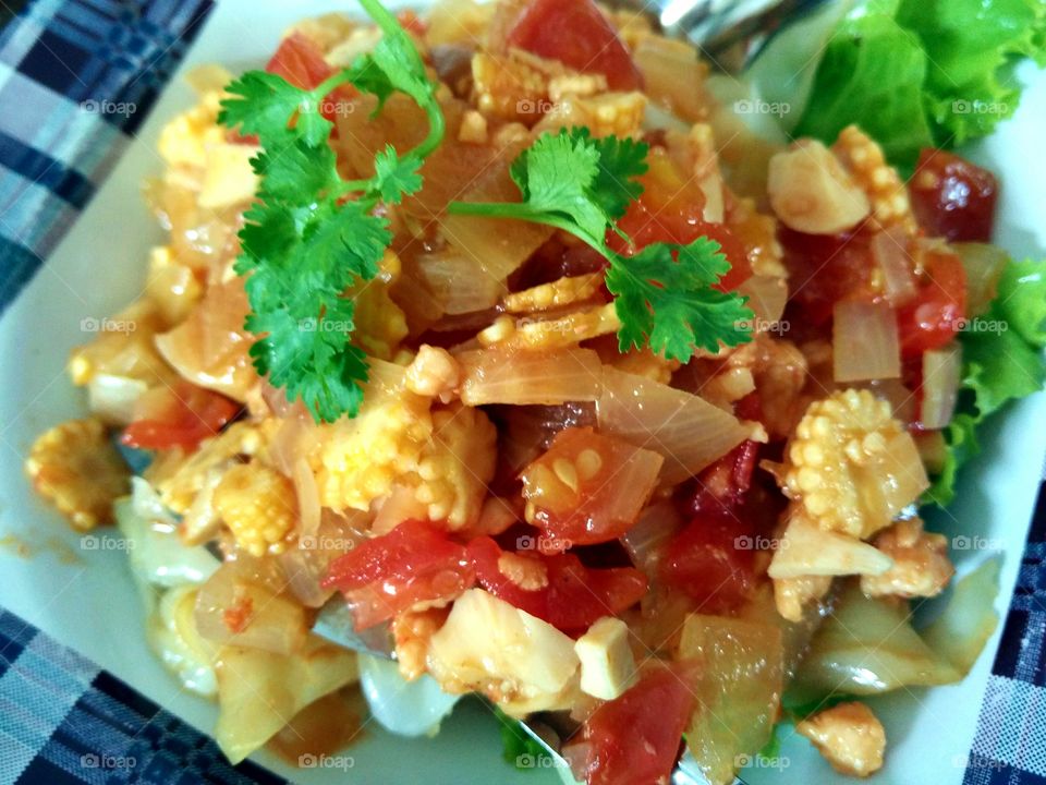 Stired-fried shrimp with mixed vegetables