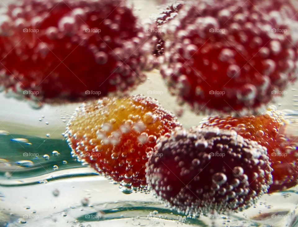 Frozen grapes in sparkling lemonade 