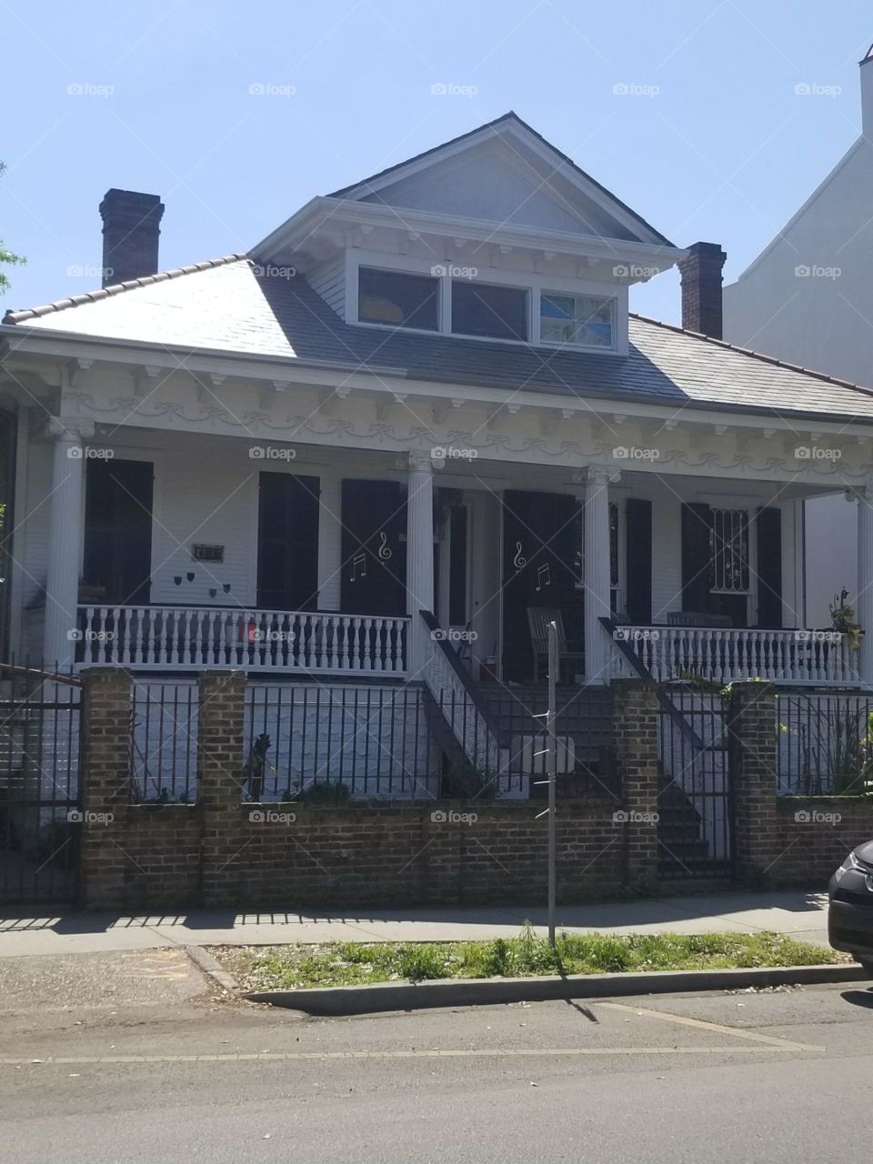 New Orleans house with musical notes