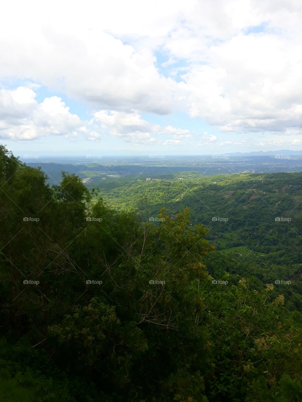 sehijau pegunungan, seputih awan dan sebiru langit