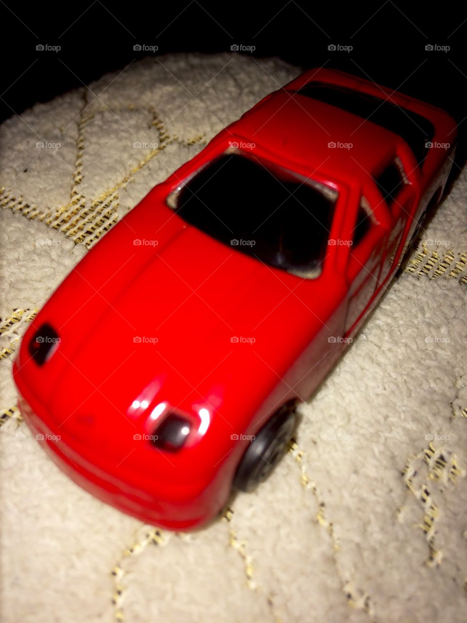 red colour toy car 