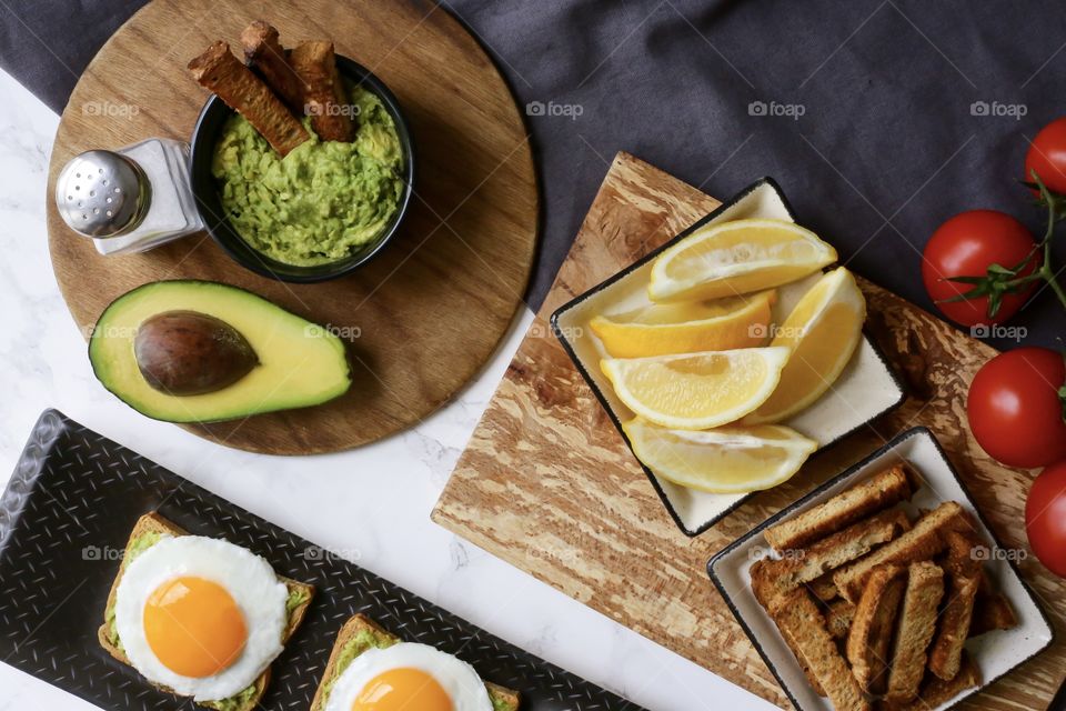 Guacamole with eggs and bread 