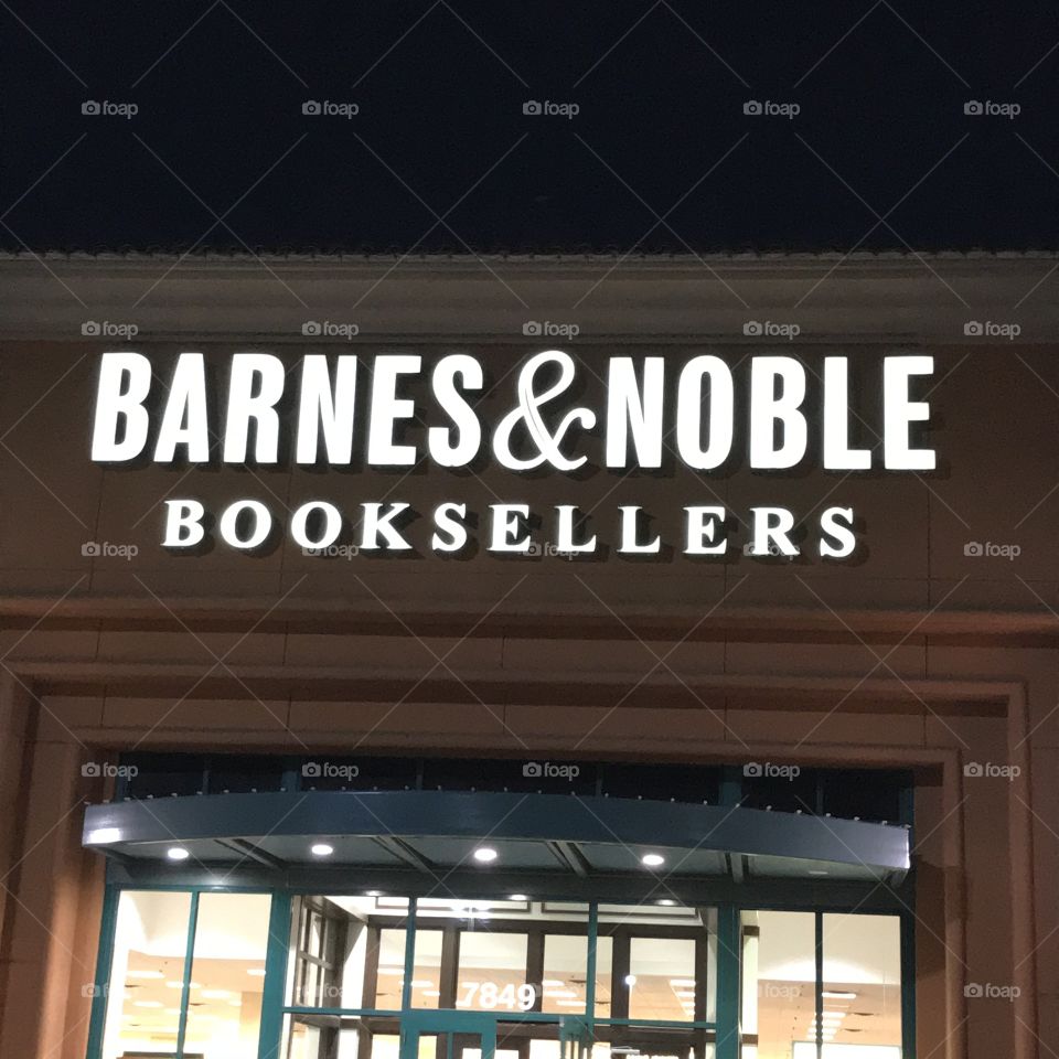 Barnes & Noble at night. No doubt, it is a place where one can spend an enjoyable, relaxing evening.