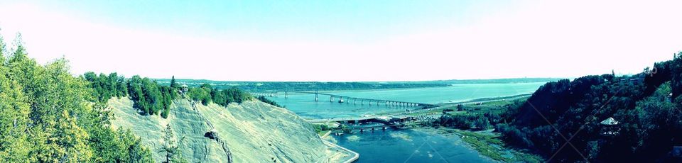 Looking Over Québec