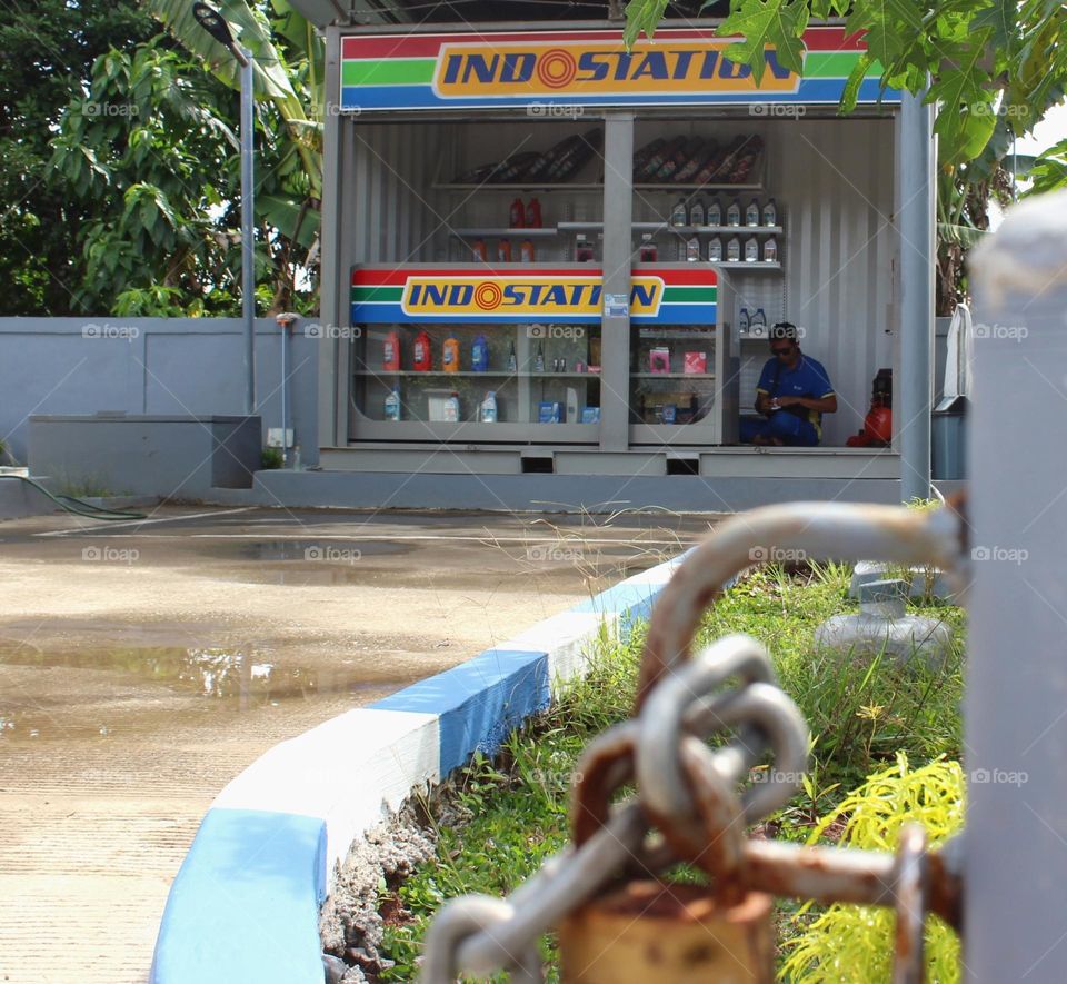 With this micro shop, drivers who run out of fuel in this place can change the lubricant because the micro shop provides various brands of lubricants