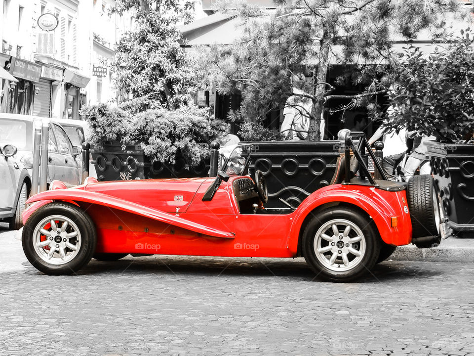 Red Caterham Lotus in Paris