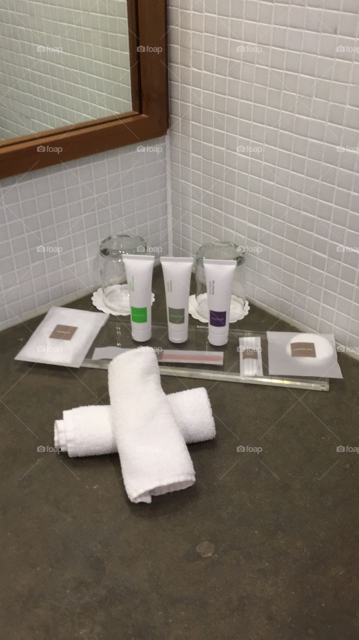 A set of hotel bathroom finery