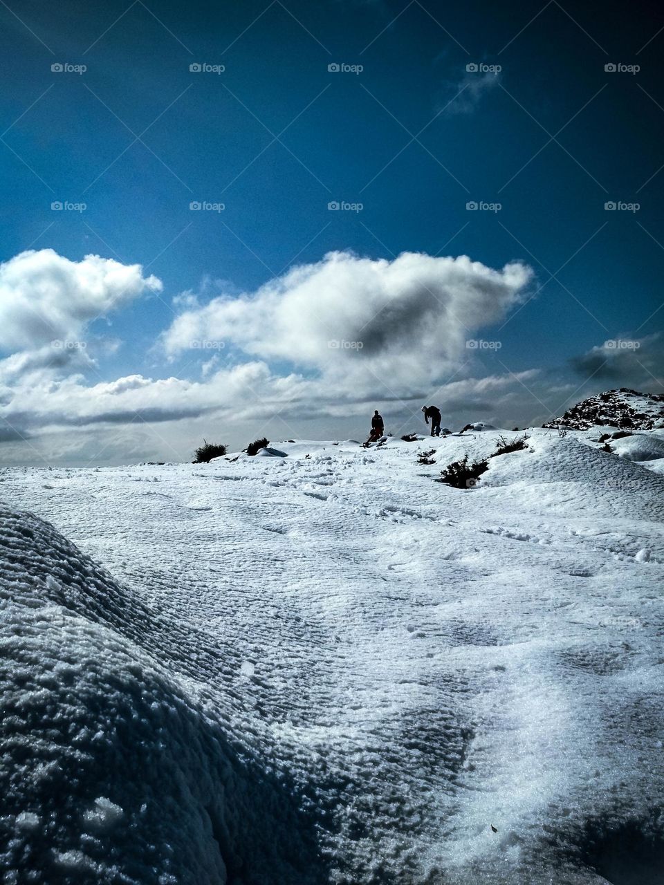 Hikers in the snow picture by Sachin Khwaab.