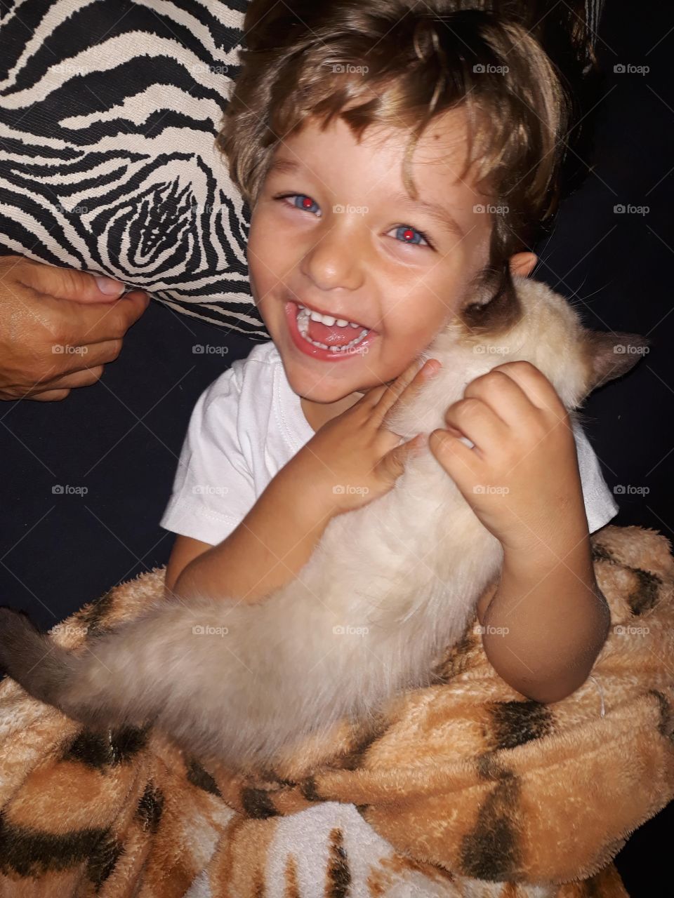 smiling child with the cat