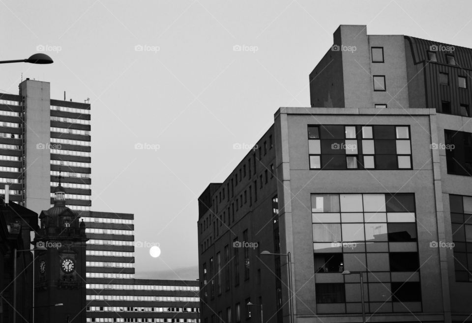 black and white architecture. English city at night