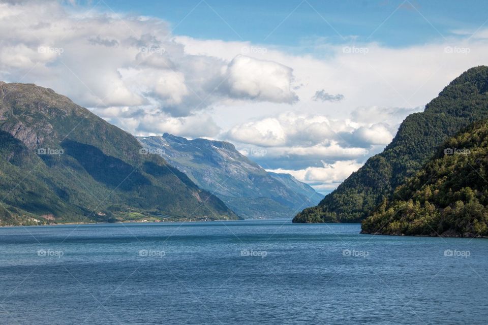 View of idyllic lake