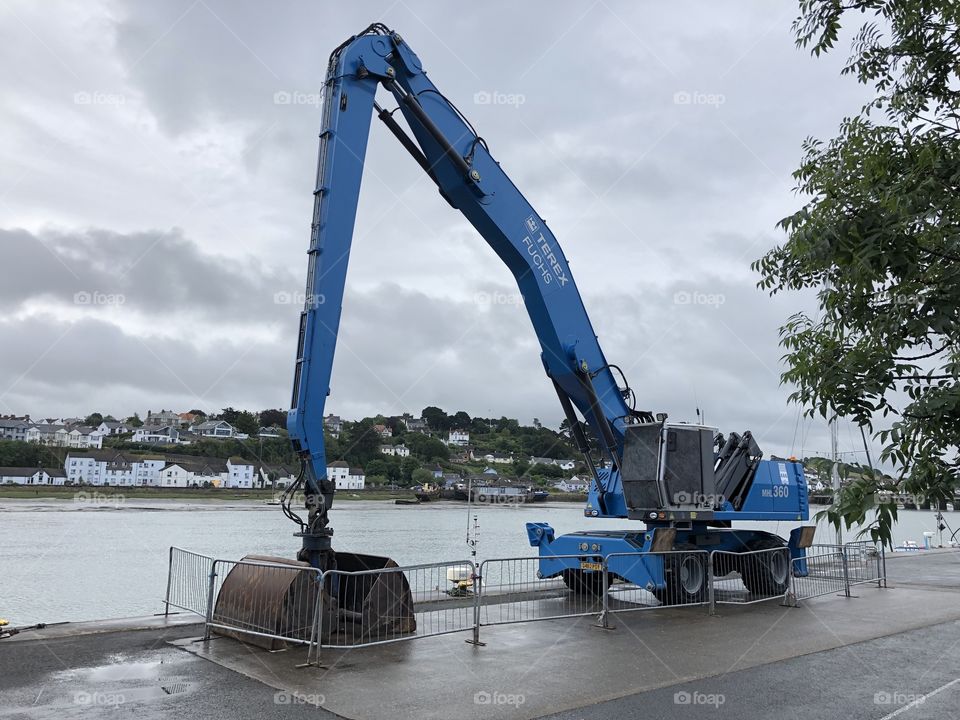 Spotted this impressive piece of construction equipment on the harbor side in Biddeford, North Devon, UK