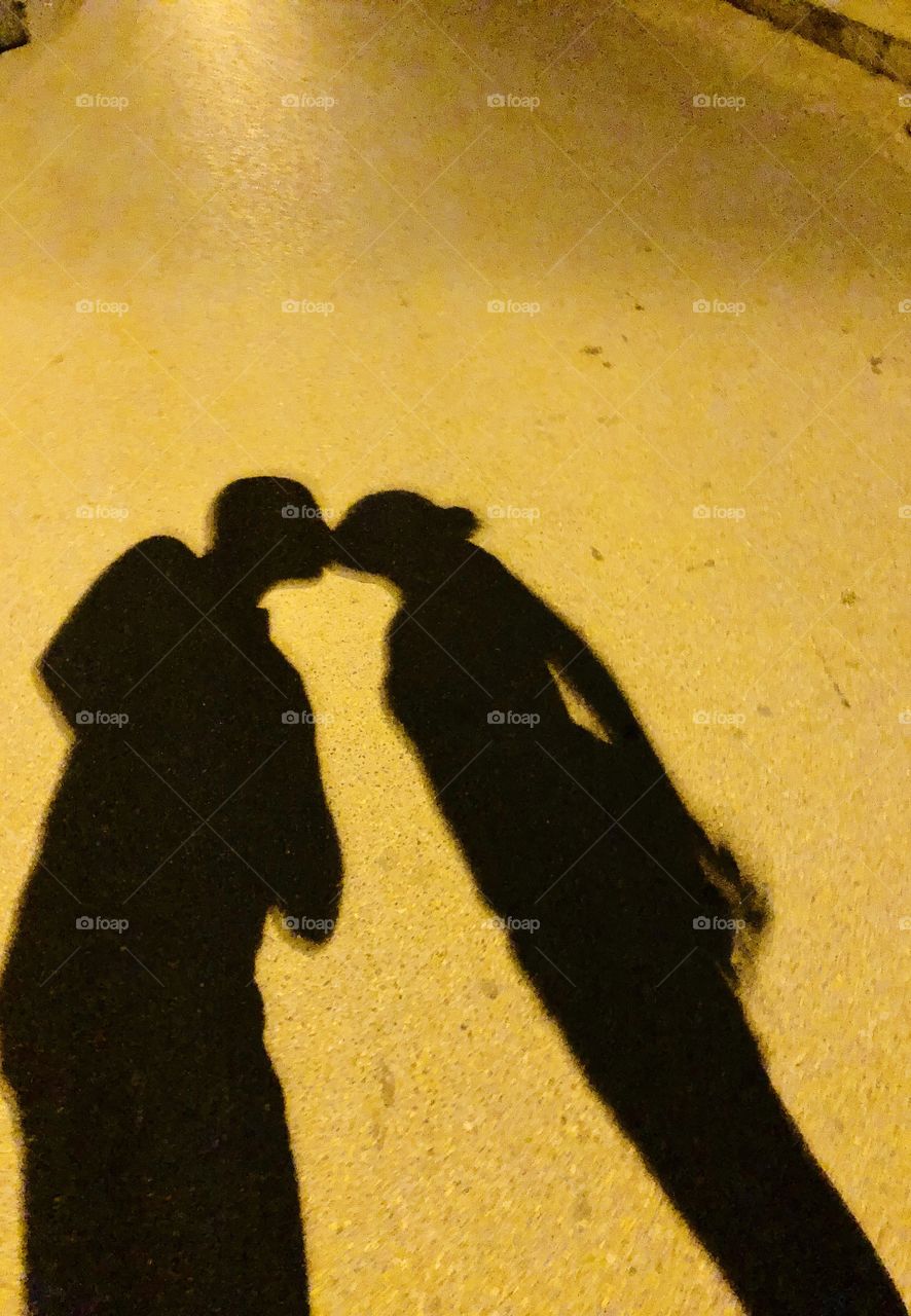 Kiss kisses shadow couple theater street art awesome cool mind blowing artistic vibes room wow matching forever young night music