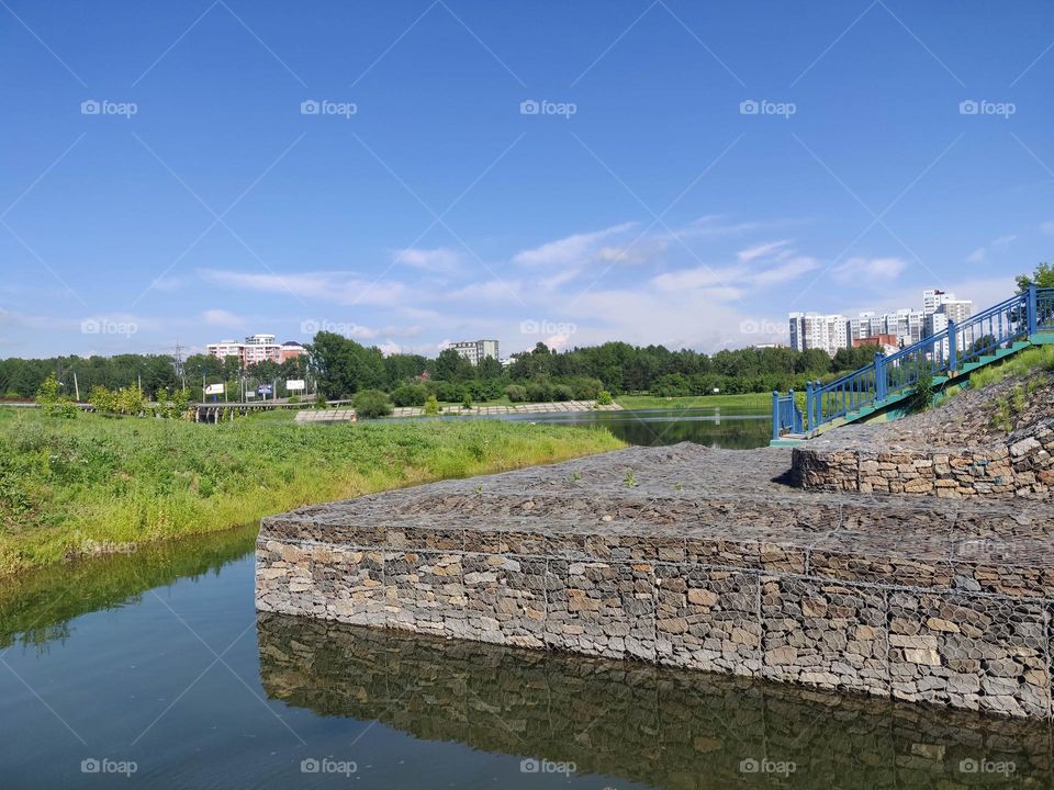 Berth for catamarans