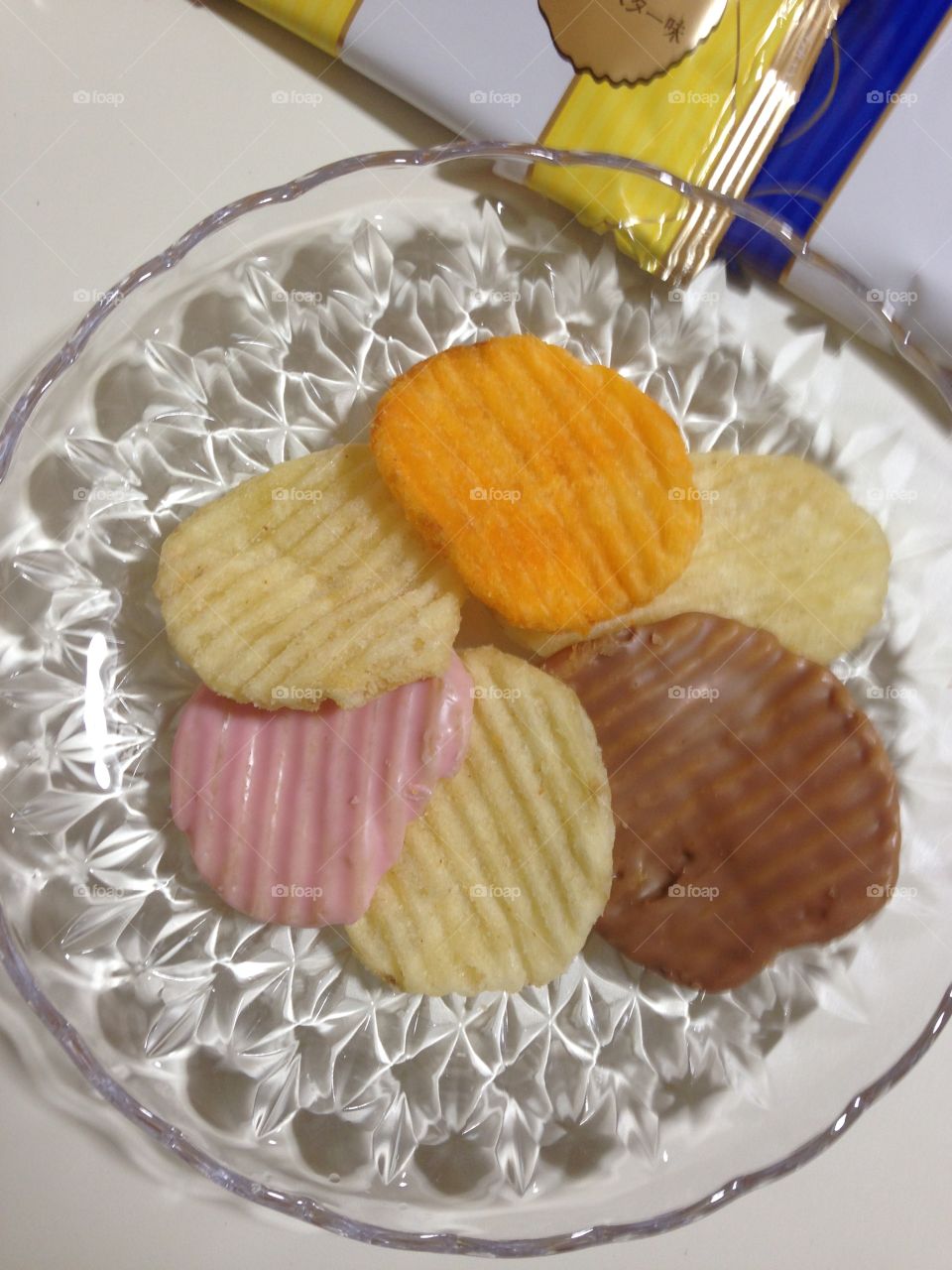 Colorful potato crisps from GRAND cal bee