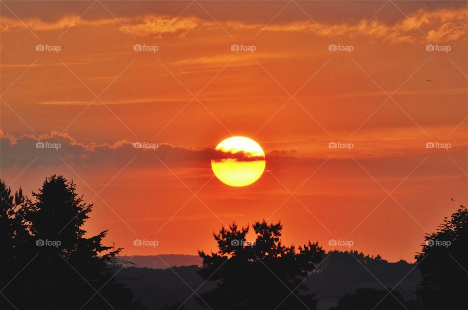 Sonnenschein hinter einer Wolke