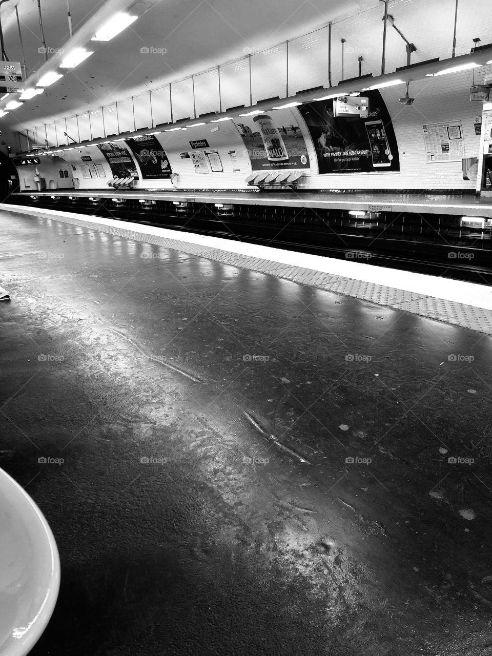 Underground metro station of Pyrénées Paris France.ligne 11🚇🚇🚇  