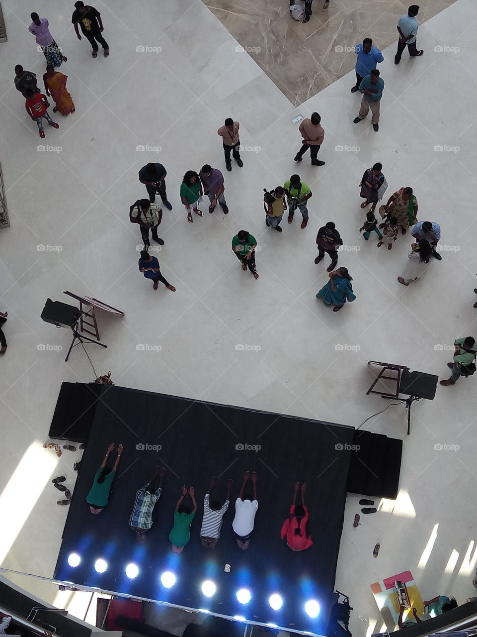 yoga show in mall
