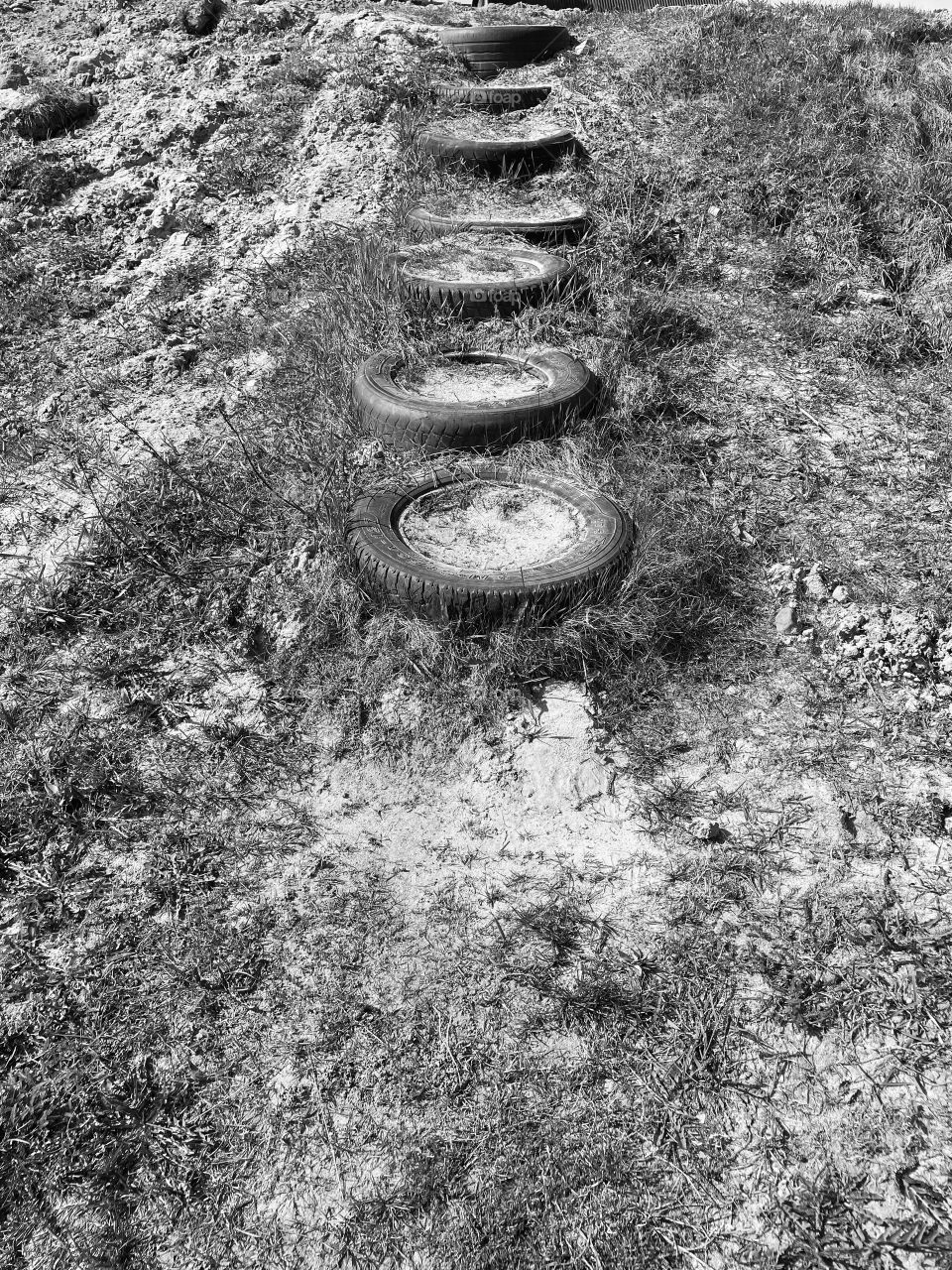 Seeing in circles, stairs, steps, wheels, nature, descent to the lake