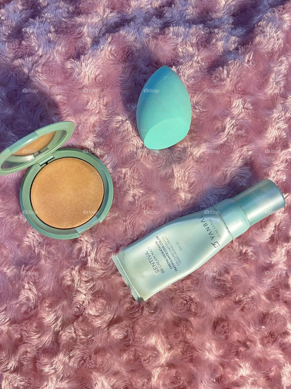 Bb cream-Pressed powder-sponge makeup